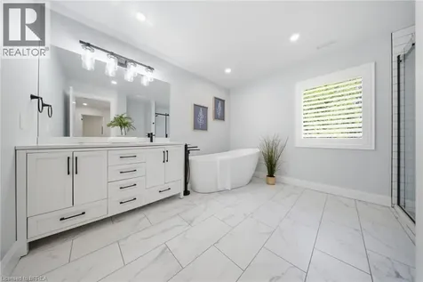 21 Sandy Row Brantford ON N3T 5Z3