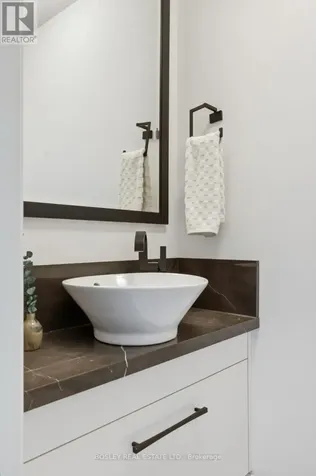 19 Lark Street Toronto (the Beaches) ON M4L 3M5