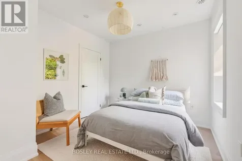 19 Lark Street Toronto (the Beaches) ON M4L 3M5