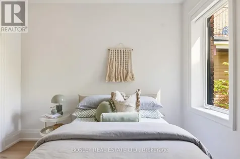 19 Lark Street Toronto (the Beaches) ON M4L 3M5
