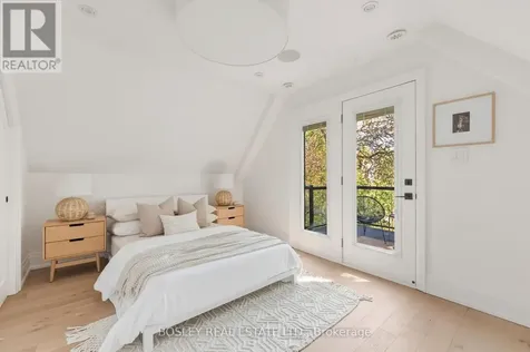 19 Lark Street Toronto (the Beaches) ON M4L 3M5