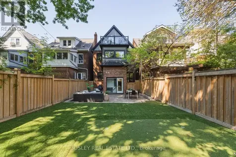 19 Lark Street Toronto (the Beaches) ON M4L 3M5