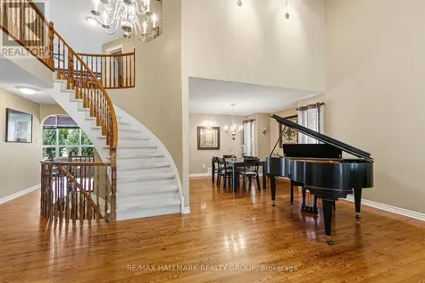 9 Blackshire Circle Ottawa ON K2J 5L8