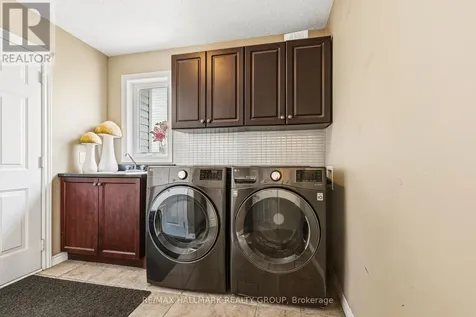 9 Blackshire Circle Ottawa ON K2J 5L8