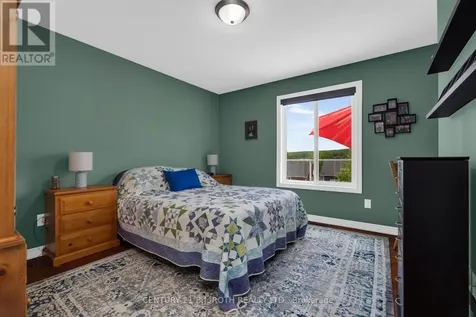 34 Chamberlain Crescent Penetanguishene ON L9M 0A6