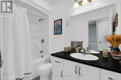 34 Chamberlain Crescent Penetanguishene ON L9M 0A6
