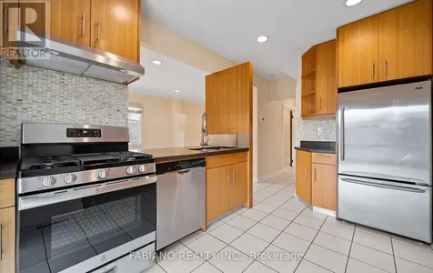 Kipling Avenue Vaughan (west Woodbridge) ON L4L 1Z5