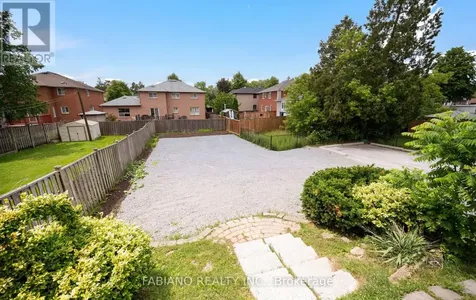 Kipling Avenue Vaughan (west Woodbridge) ON L4L 1Z5