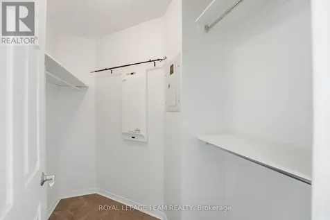 38 Metropole Private Ottawa ON K1Z 1E9
