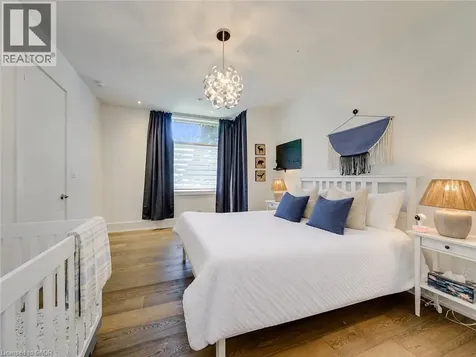 2104 Devon Road Oakville ON L6J 2N2
