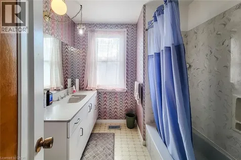 12 East 27th Street Hamilton ON L8V 3E7