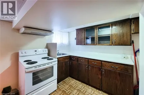 12 East 27th Street Hamilton ON L8V 3E7