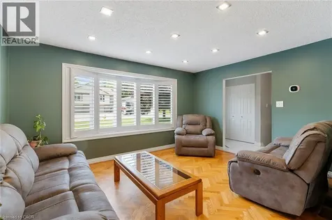 25 Burke Drive Caledonia ON N3W 1C3