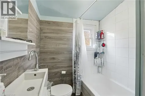 21 Weir Street North Hamilton ON L8H 5E7