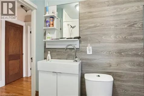 21 Weir Street North Hamilton ON L8H 5E7
