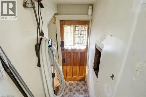 21 Weir Street North Hamilton ON L8H 5E7