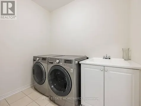 218 Roy Harper Avenue Aurora ON L4G 7C4