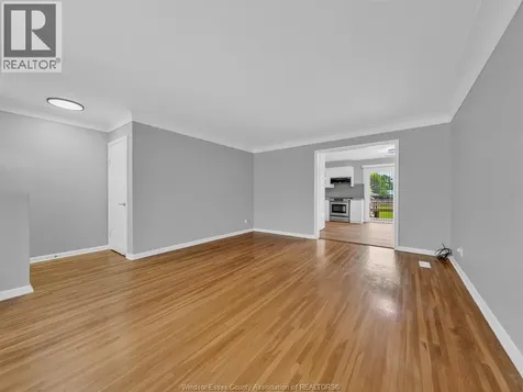 2528 Jos St. Louis Windsor ON N8T 2M5