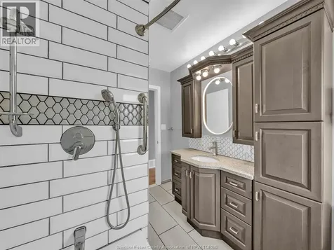 2528 Jos St. Louis Windsor ON N8T 2M5