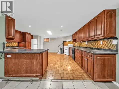 2528 Jos St. Louis Windsor ON N8T 2M5