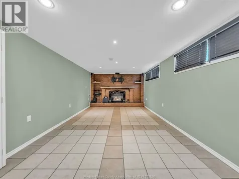 2528 Jos St. Louis Windsor ON N8T 2M5