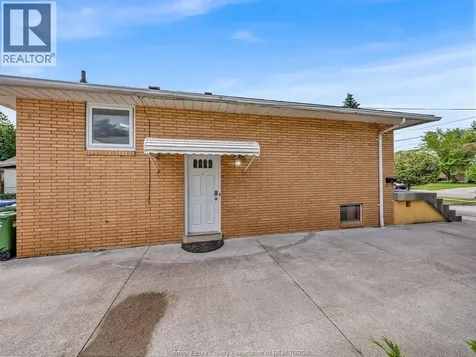 2528 Jos St. Louis Windsor ON N8T 2M5