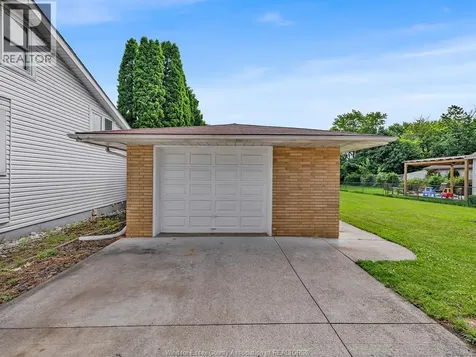 2528 Jos St. Louis Windsor ON N8T 2M5