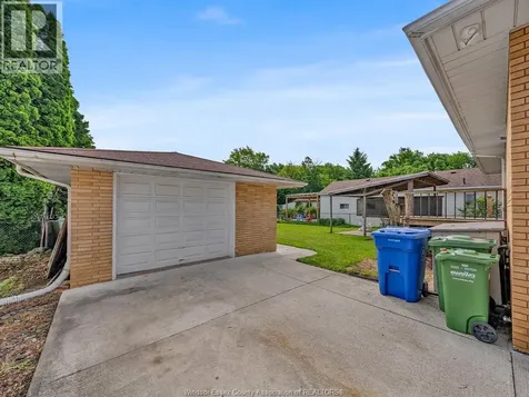2528 Jos St. Louis Windsor ON N8T 2M5