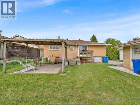 2528 Jos St. Louis Windsor ON N8T 2M5