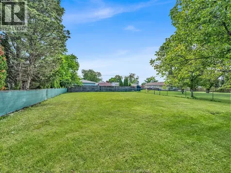 2528 Jos St. Louis Windsor ON N8T 2M5