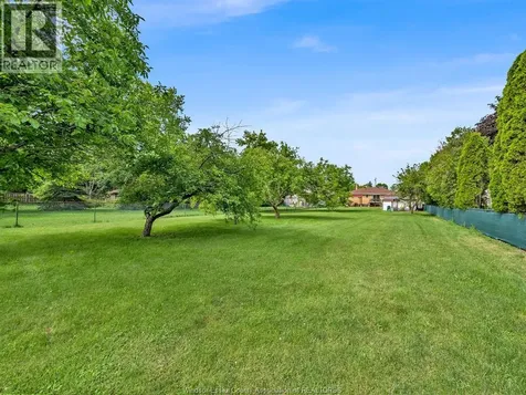 2528 Jos St. Louis Windsor ON N8T 2M5