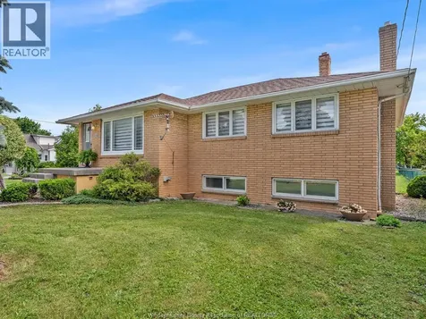 2528 Jos St. Louis Windsor ON N8T 2M5