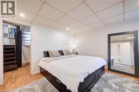 154 Grand Avenue South Cambridge ON N1S 2M4