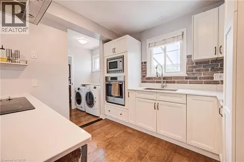 154 Grand Avenue South Cambridge ON N1S 2M4