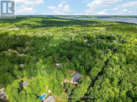 48 Mcarthur Drive Penetanguishene ON L9M 1W9