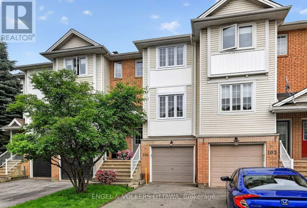 104 Manhattan Crescent Ottawa ON K2C 4B7