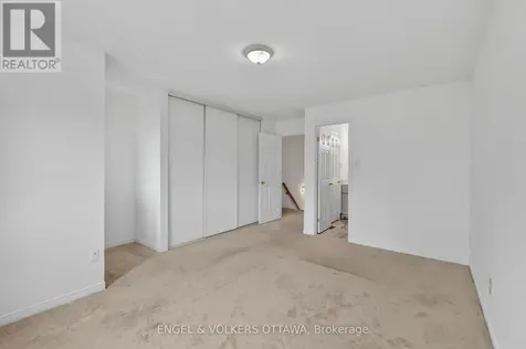 104 Manhattan Crescent Ottawa ON K2C 4B7