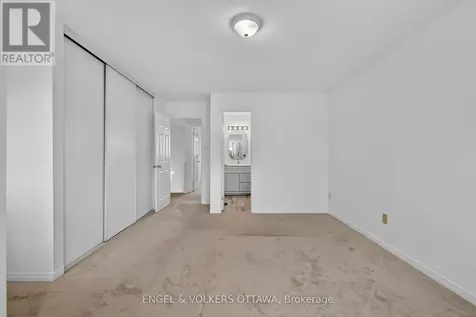 104 Manhattan Crescent Ottawa ON K2C 4B7