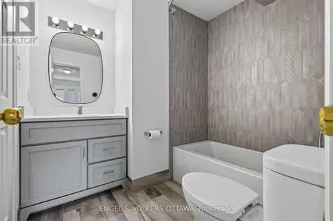 104 Manhattan Crescent Ottawa ON K2C 4B7