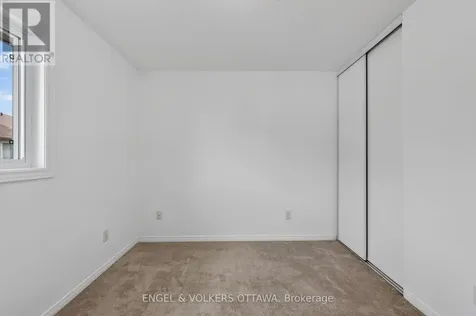 104 Manhattan Crescent Ottawa ON K2C 4B7