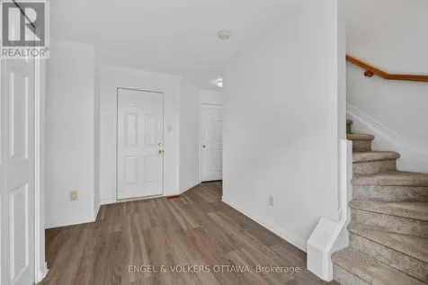 104 Manhattan Crescent Ottawa ON K2C 4B7