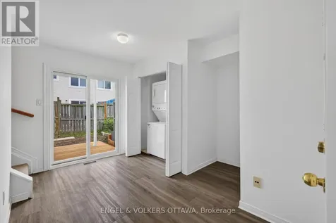 104 Manhattan Crescent Ottawa ON K2C 4B7