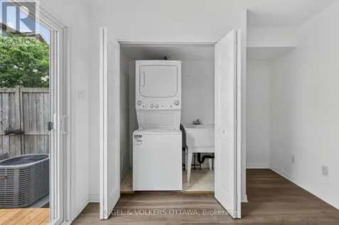104 Manhattan Crescent Ottawa ON K2C 4B7