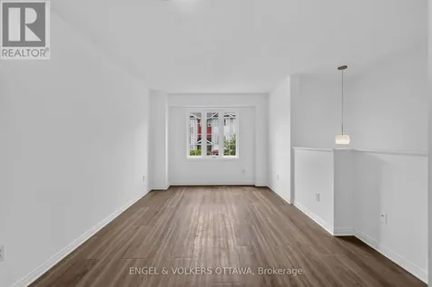104 Manhattan Crescent Ottawa ON K2C 4B7