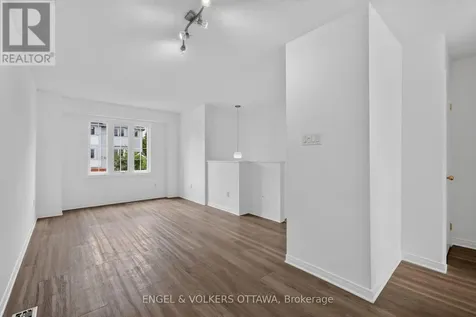 104 Manhattan Crescent Ottawa ON K2C 4B7