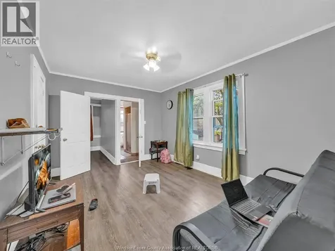 154-156 Elliott Street West Windsor ON N9A 5Y7