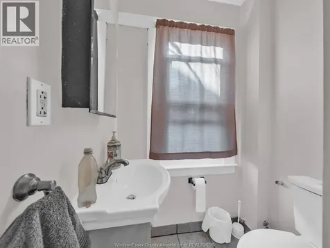 154-156 Elliott Street West Windsor ON N9A 5Y7