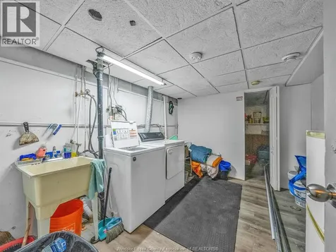 154-156 Elliott Street West Windsor ON N9A 5Y7