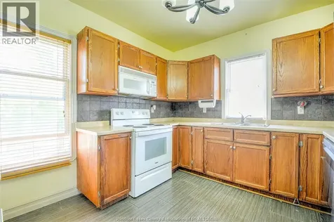 46 Chestnut Leamington ON N8H 3K3