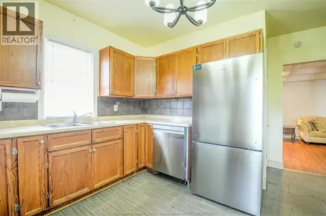 46 Chestnut Leamington ON N8H 3K3